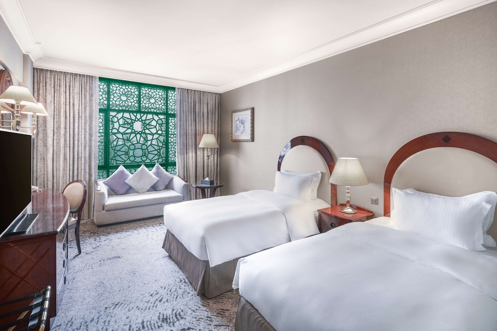 Twin Hilton Deluxe Plus