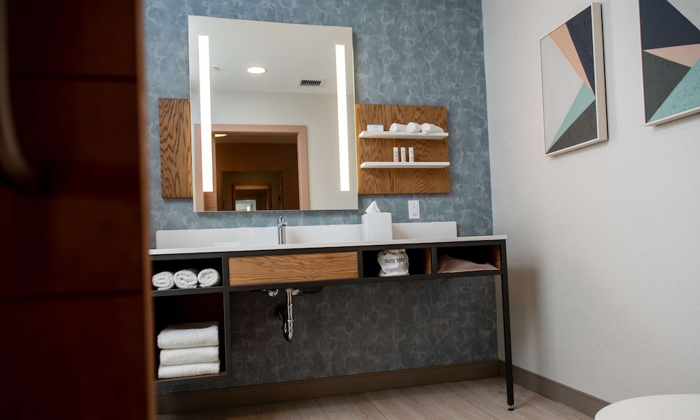 Junior Suite, 1 King Bed photo 2