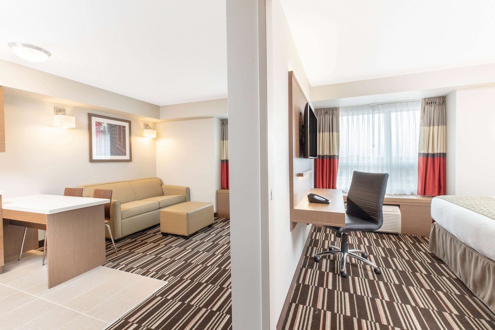Suite, 1 Queen Bed, Non Smoking (One Bedroom) photo 1