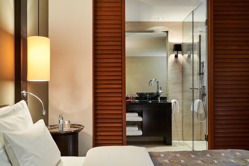Deluxe Suite, City View