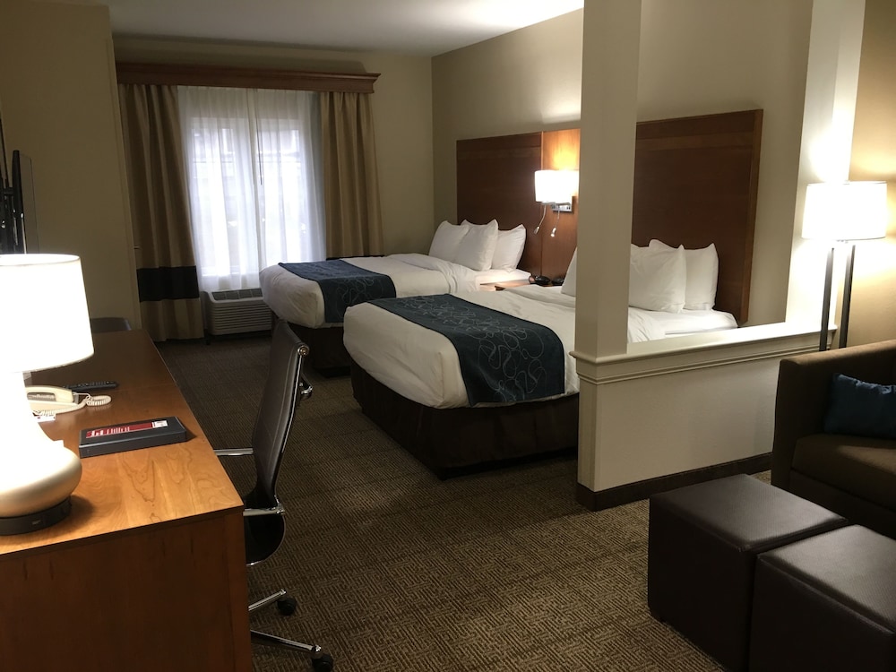 Suite, 2 Queen Beds - Photo 4