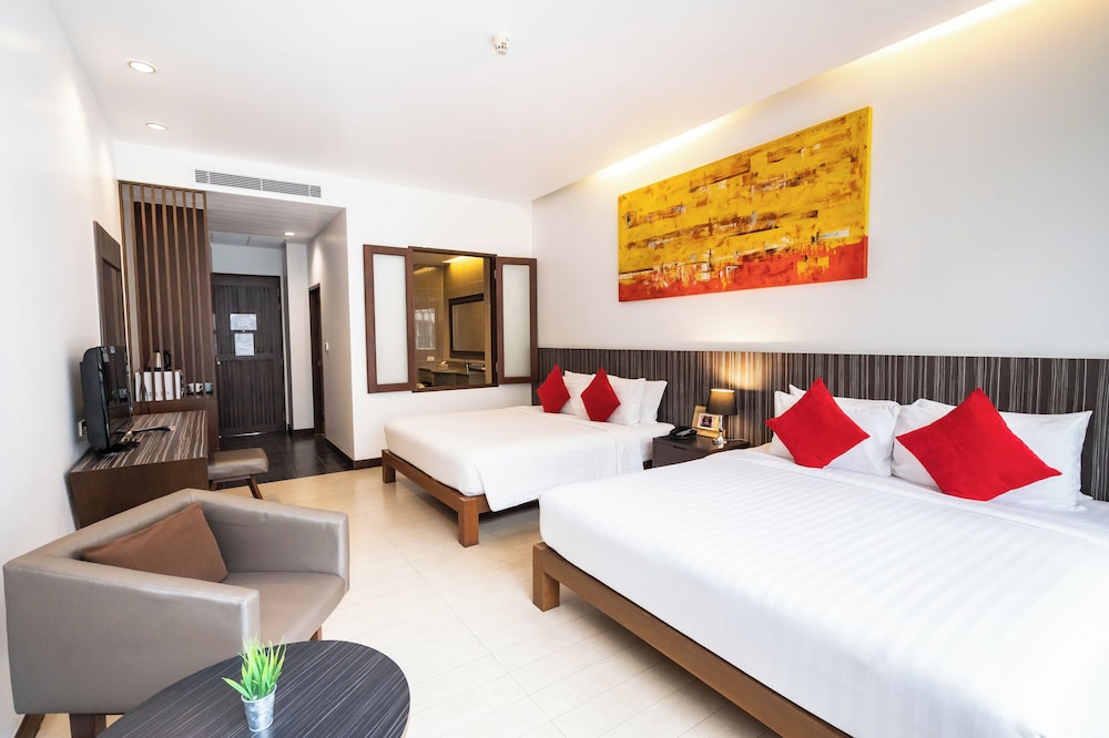 Deluxe Quadruple Room - Photo 1