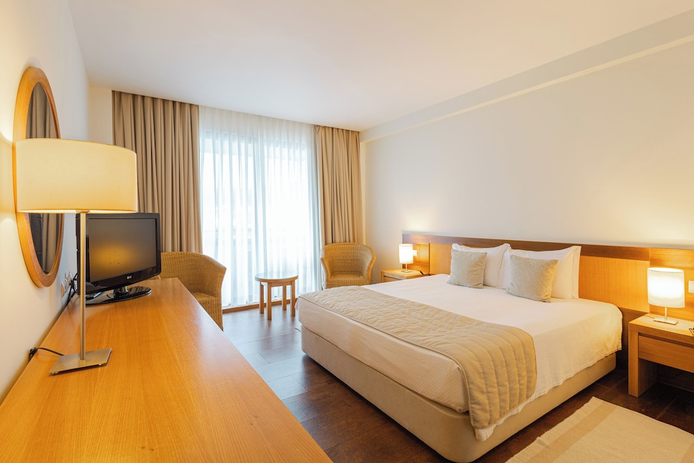Superior Double or Twin Room, Sea View - Photo 1