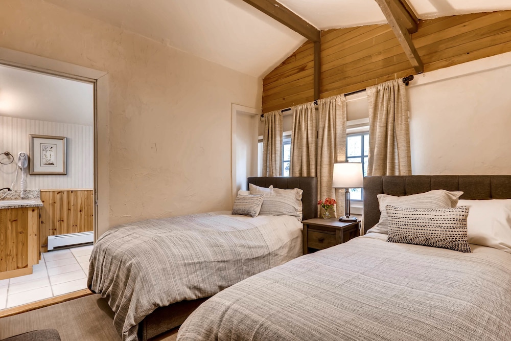 Suite (Ski Tip B&B - Petite) photo 2
