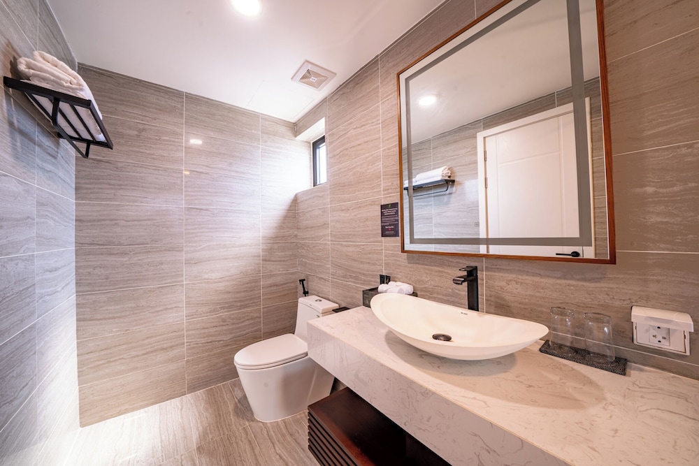 Studio with Balcony & Kitchenette - Photo 8