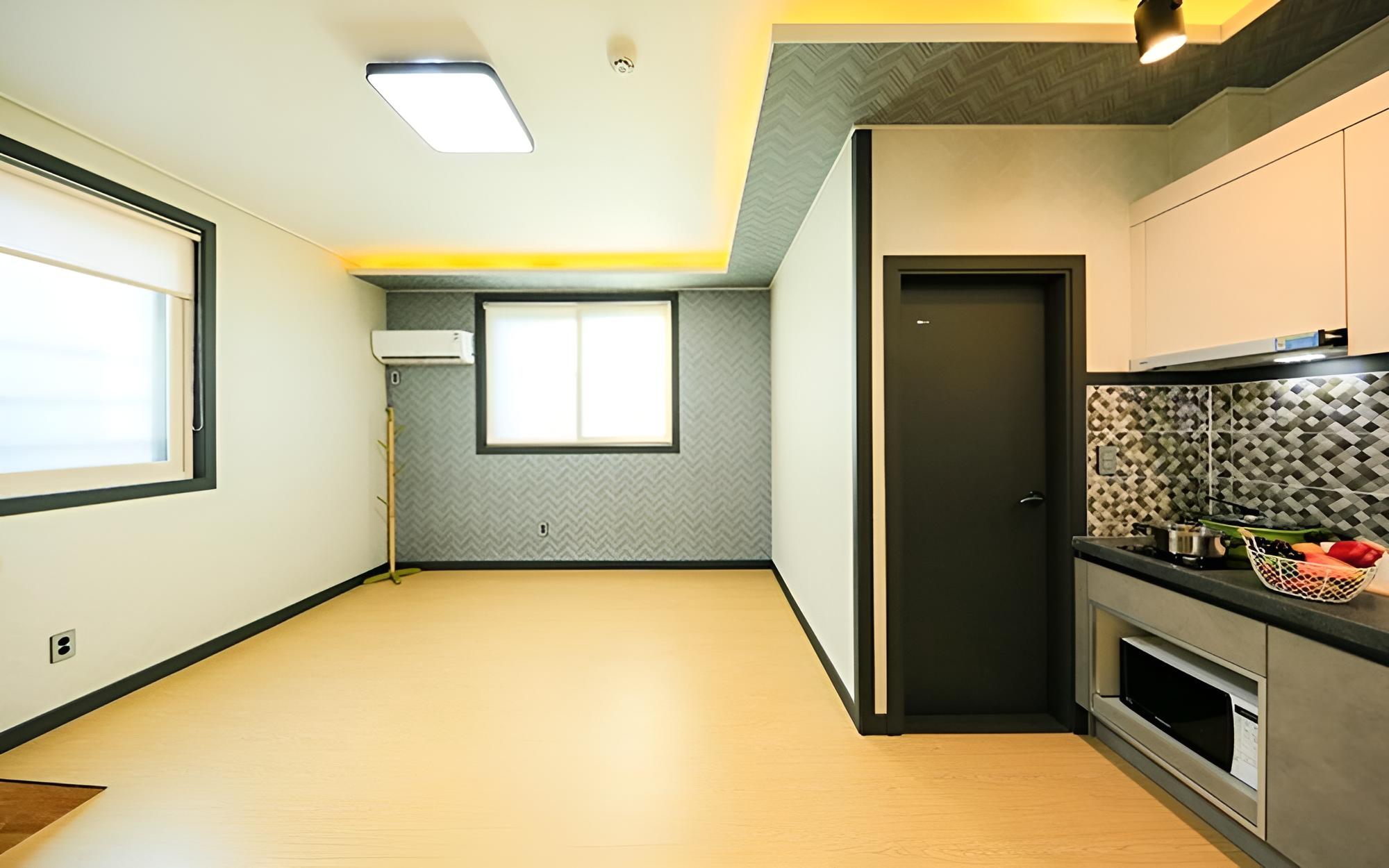 Room (Room 302 (duplex)) - Photo 3