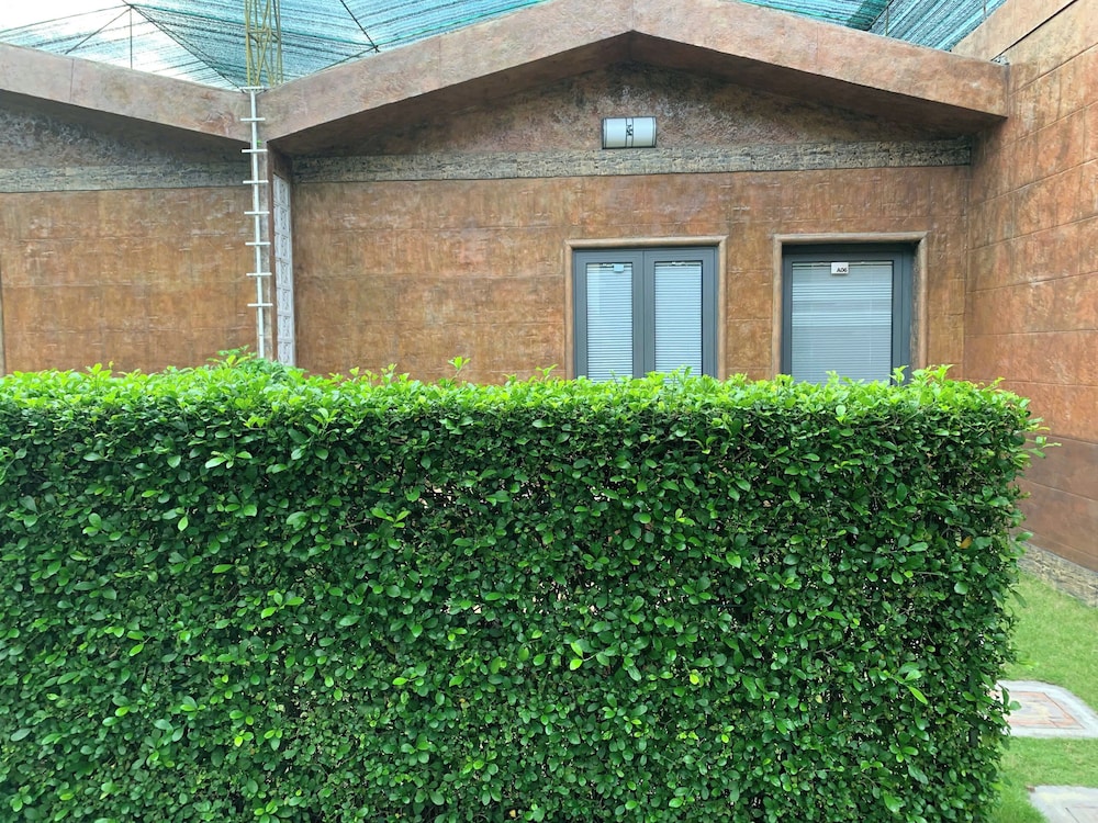 Bungalow with Garden View - Photo 15