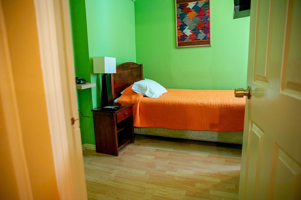 Traditional Apartment photo 3