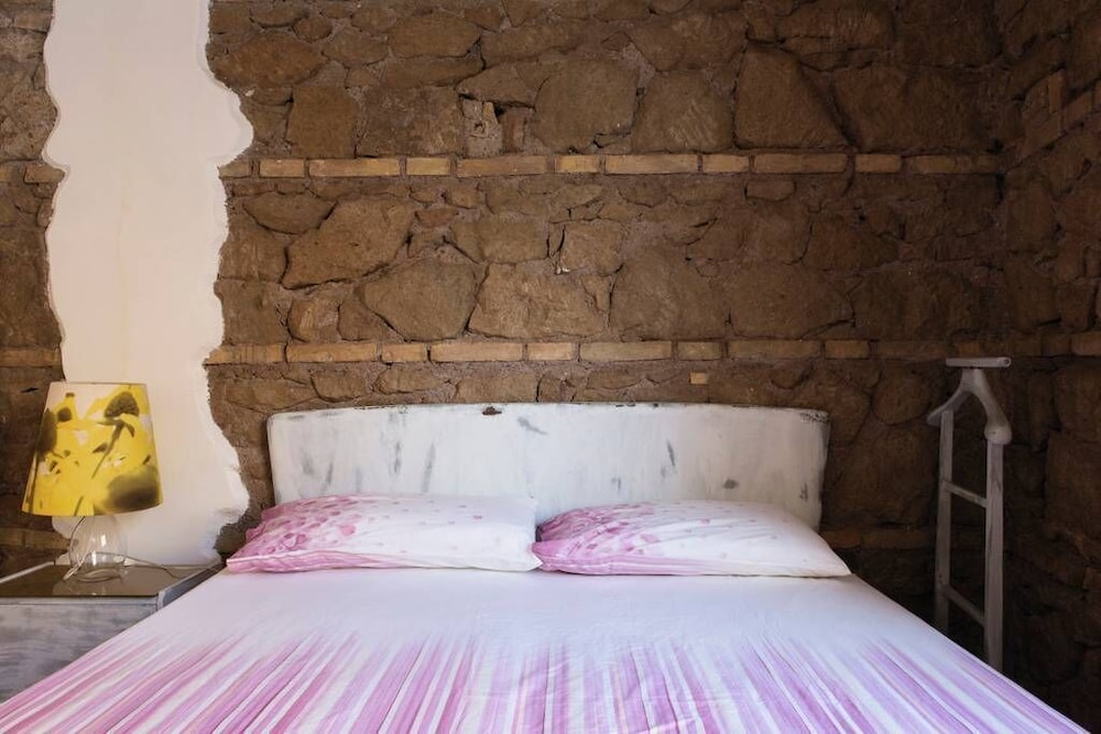 Double or Twin Room (Rosa)