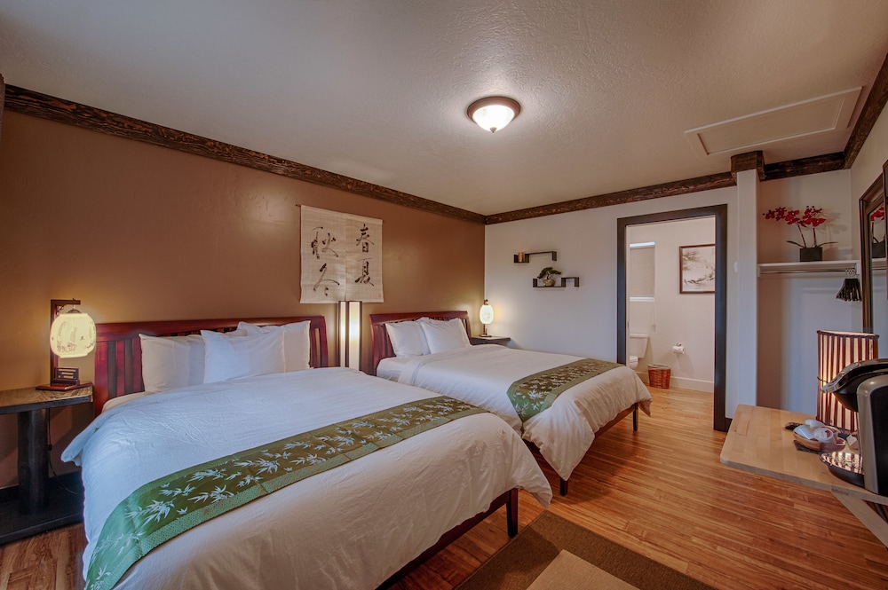Signature Room, 2 Queen Beds photo 1