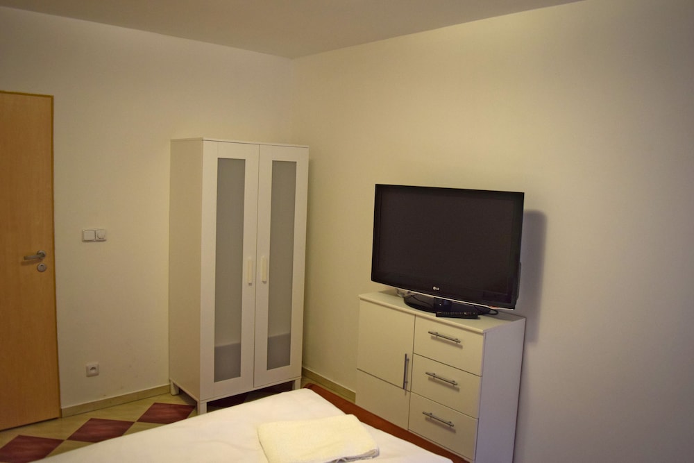 Comfort Twin Room, 1 Bedroom, River View, Ground Floor photo 3