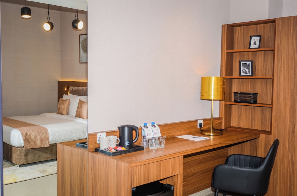 Deluxe Room, 1 King Bed with Sofa bed, Non Smoking (with Sofabed) photo 3