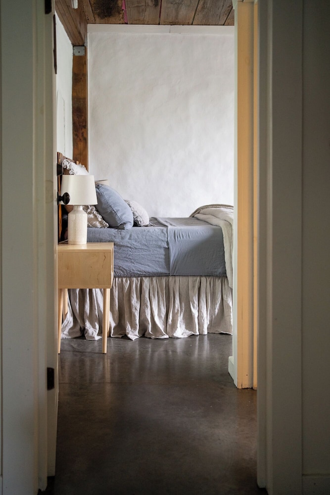 Studio Suite, 1 Queen Bed, Kitchenette, Garden View (A)