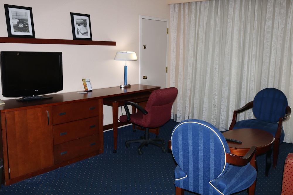 Standard Room, 1 Queen Bed, Accessible, Non Smoking photo 2