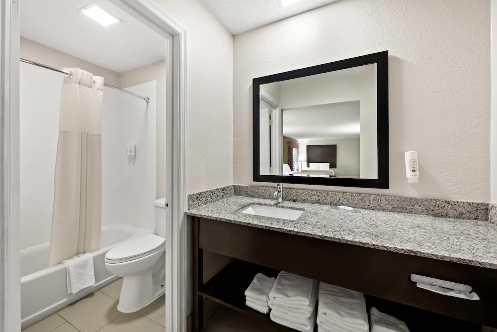 Standard Room, Multiple Beds, Non Smoking - Photo 2