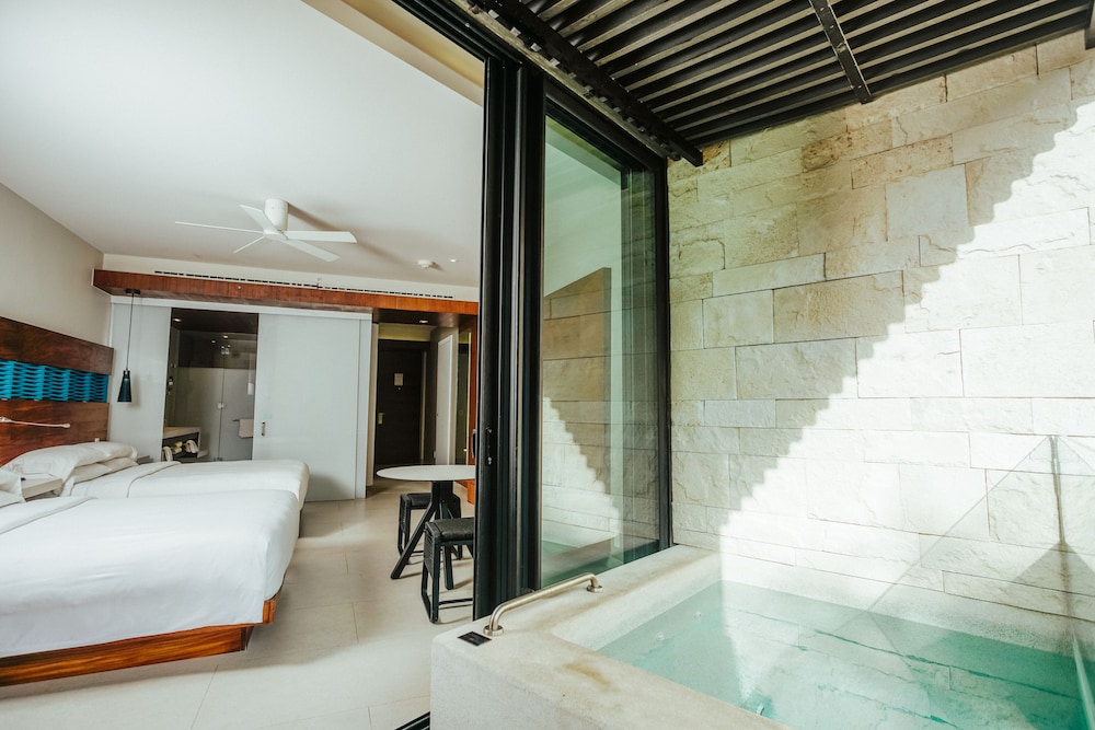 Garden View With 2 Queen Bed With Small Plunge Pool