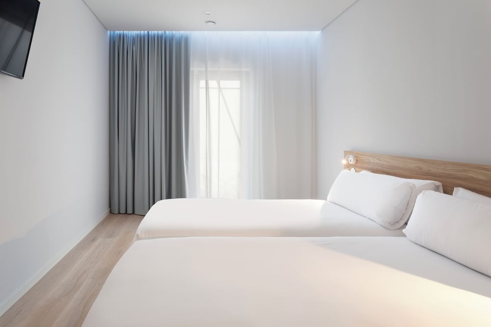 Standard Twin Room - Photo 3