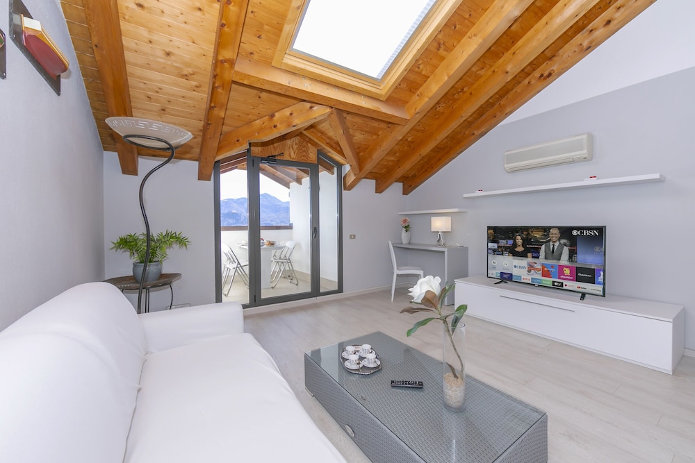 Family Apartment, 1 Bedroom, Lakeside (Blu Lake apartment on Ghiffa Beach) photo 2