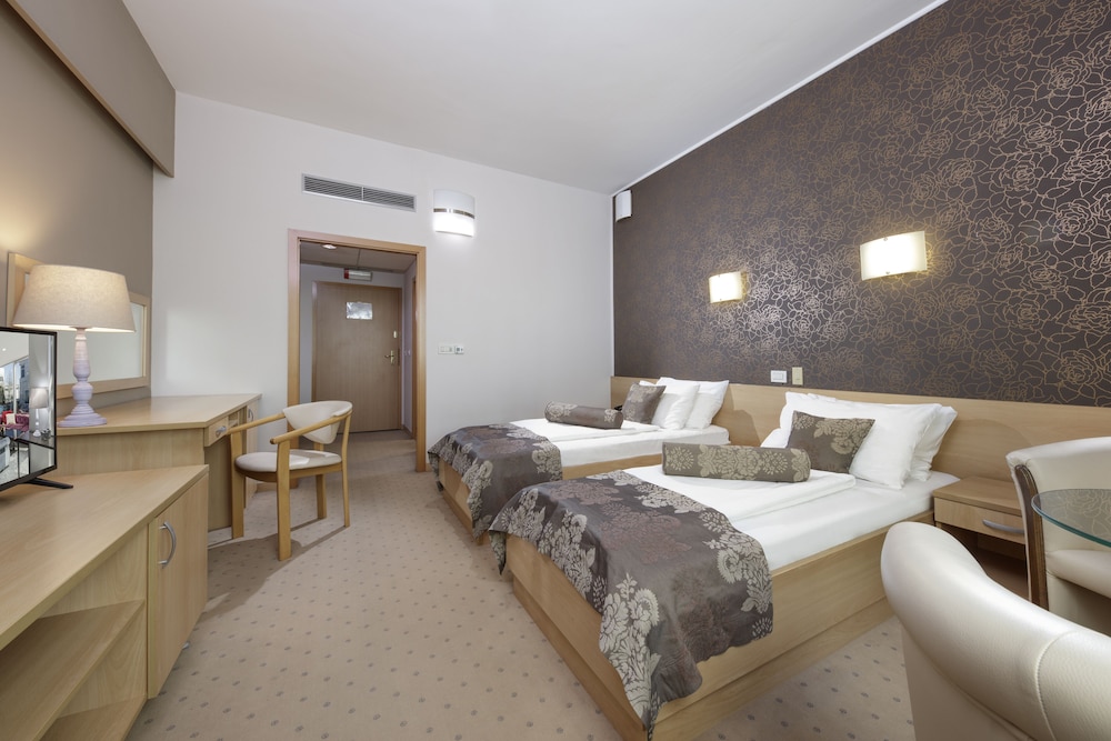 Standard Twin Room - Photo 1