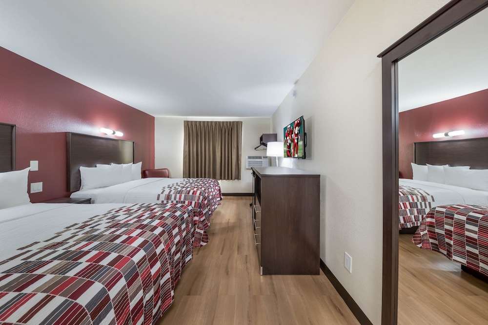 Deluxe Room, Non Smoking (2 King Beds) - Photo 6
