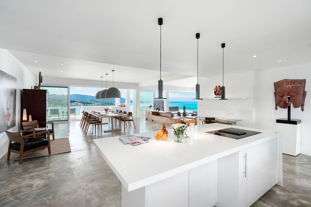 Seaview Penthouse Suite