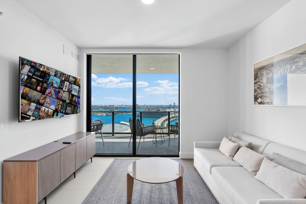 Luxury Apartment, 3 Bedrooms, City View photo 1