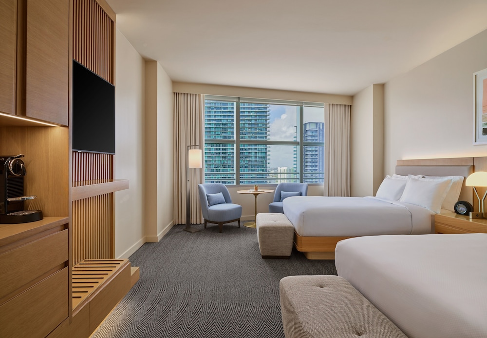 Room, 2 Double Beds, City View