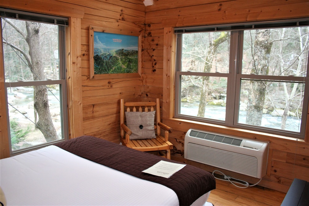 Luxury Cabin, 2 Bedrooms, River View, Mountainside photo 1