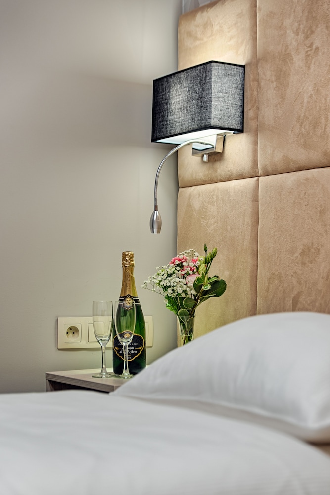 Classic Double Room - Photo 12