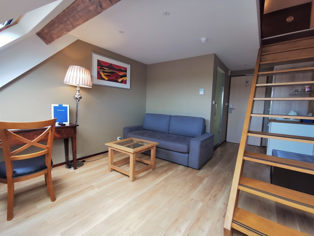 Amsterdam Cottage ( Not Accessible by Elevator)