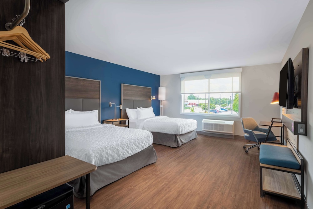 Room, 2 Queen Beds, Accessible, Bathtub photo 3