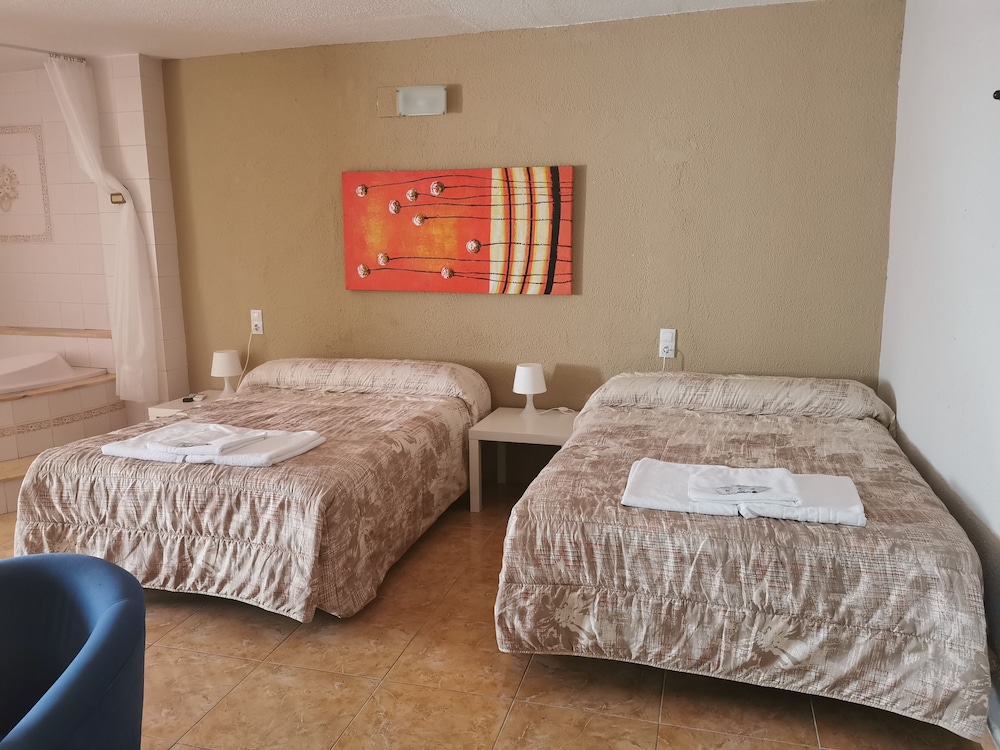 Quadruple Room - Photo 2