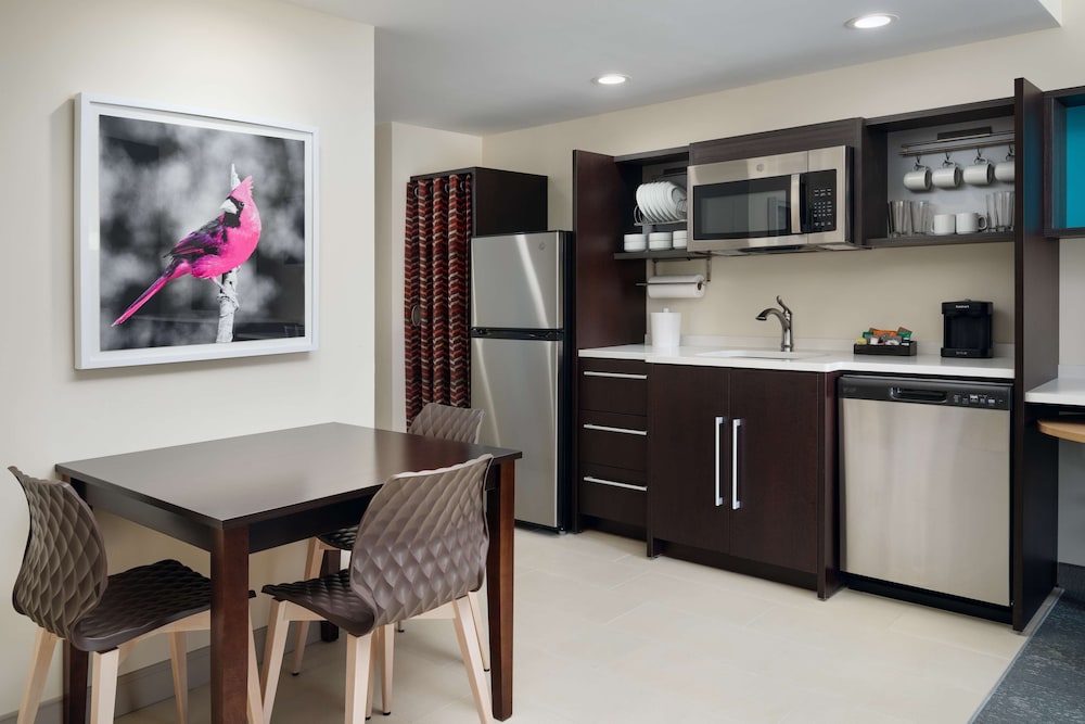 Suite, 1 King Bed, Accessible (Hearing) - Photo 7
