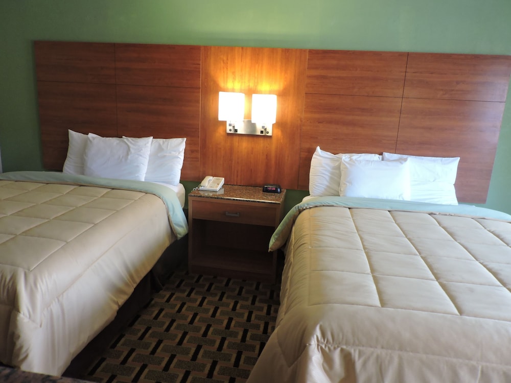 Standard Room, 2 Queen Beds, Non Smoking, Refrigerator & Microwave - Photo 3