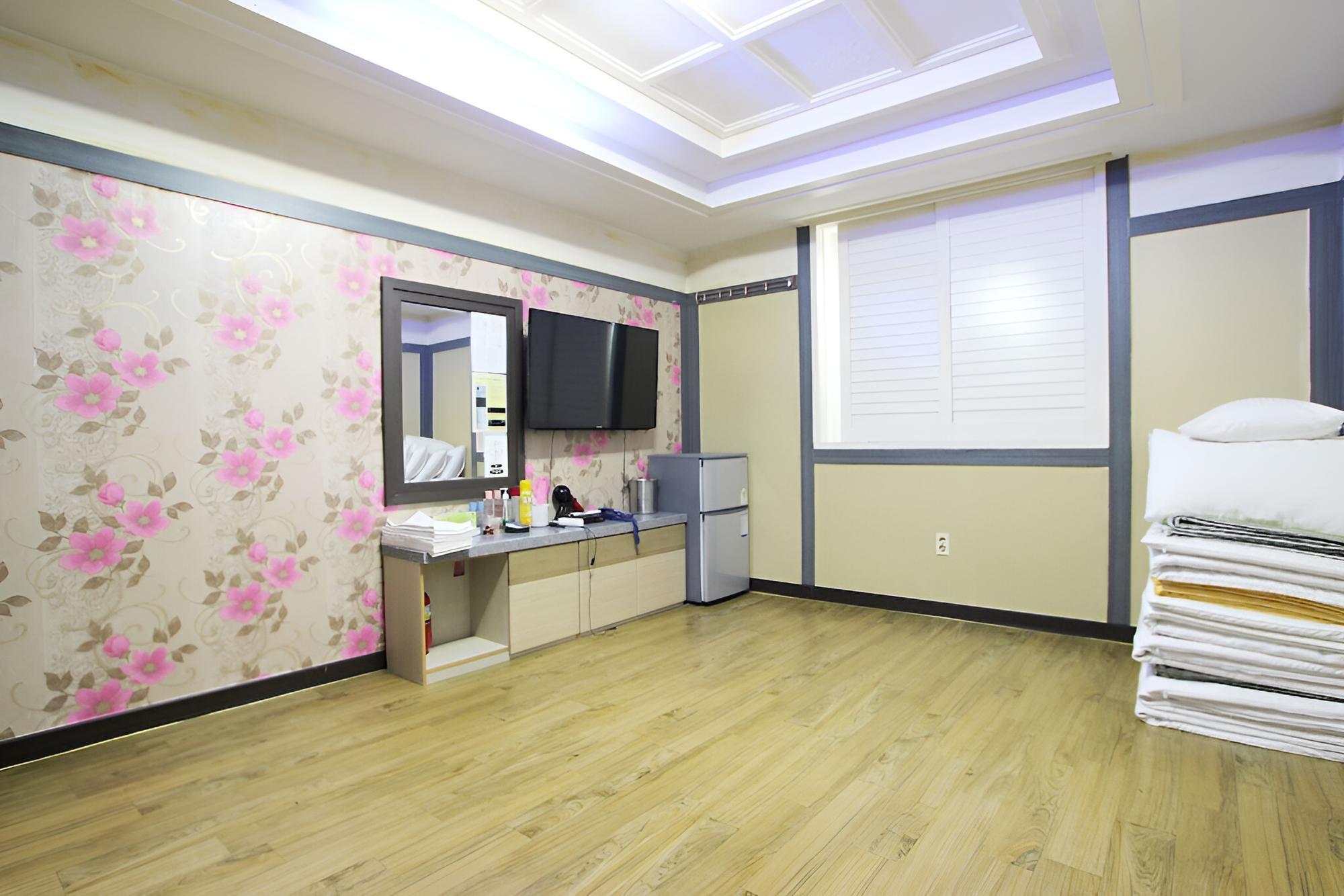 Room (Standard Room - Ondol) - Photo 6