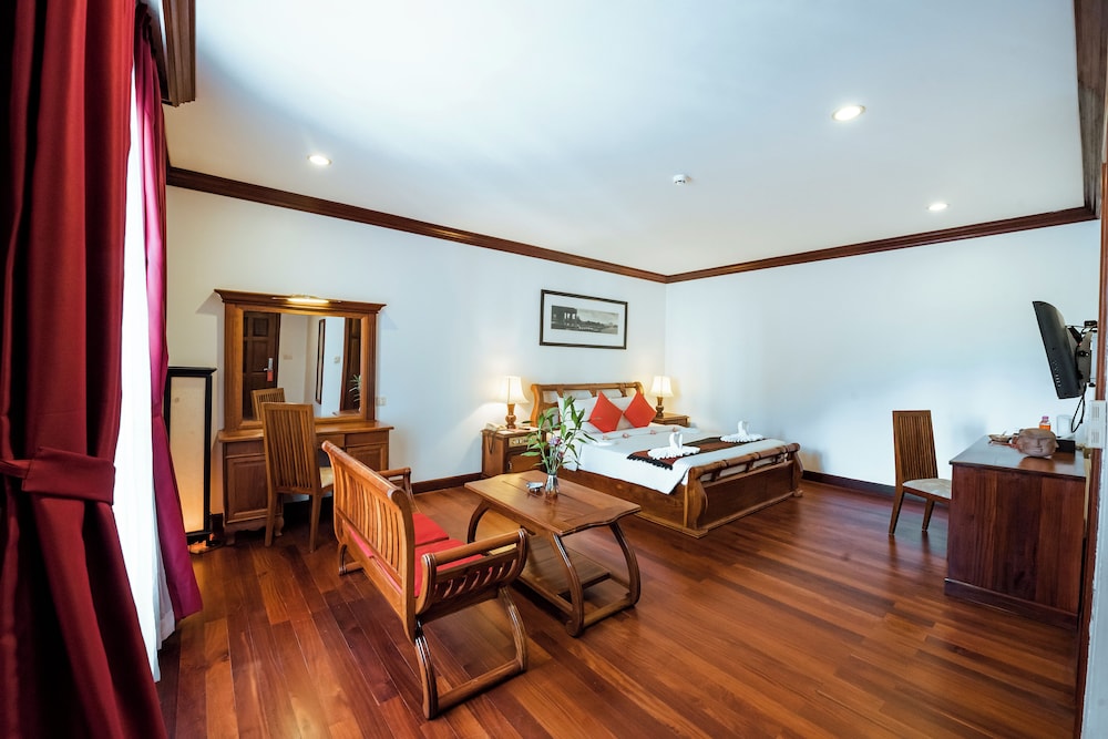 Executive Suite - Photo 9