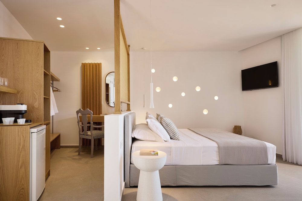 Deluxe Suite with Mini Pool, Sea View