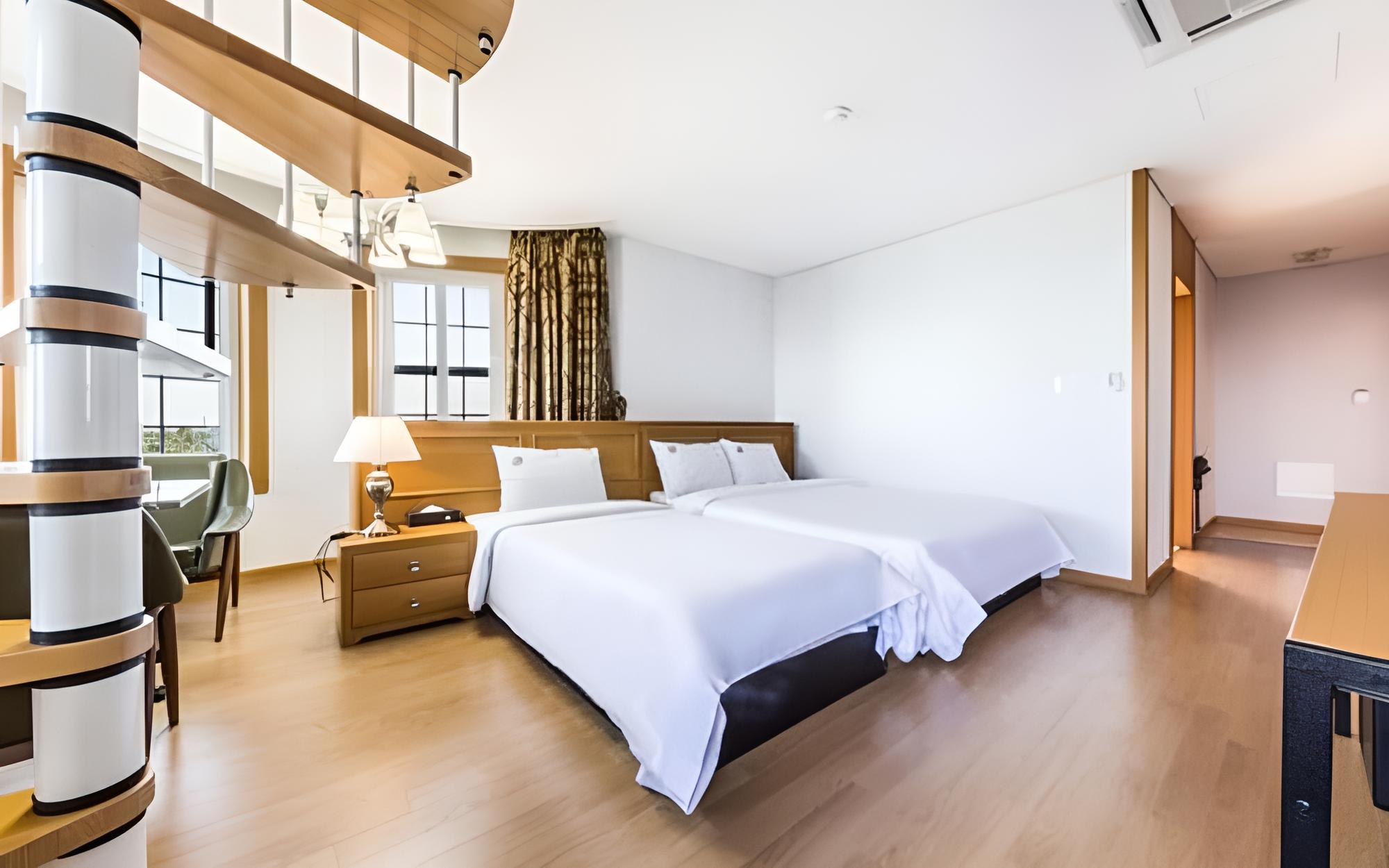 Room (Suite) - Photo 3