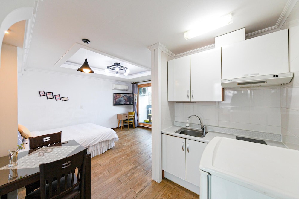 Basic Room, 1 Bedroom (Daisy 303(Ocean View)) - Photo 7
