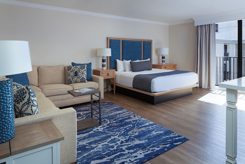 Studio, 1 King Bed with Sofa bed (King Suite | Standard View)