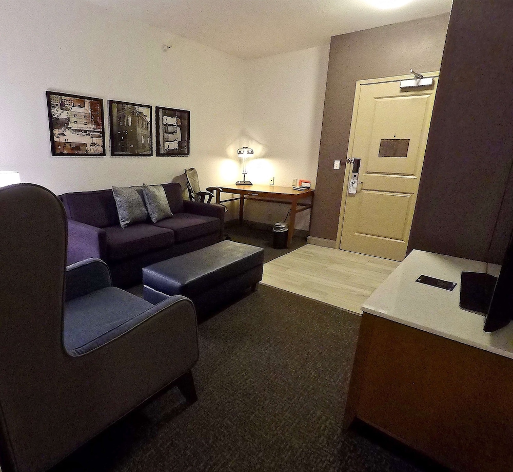 Suite, Accessible - Photo 3