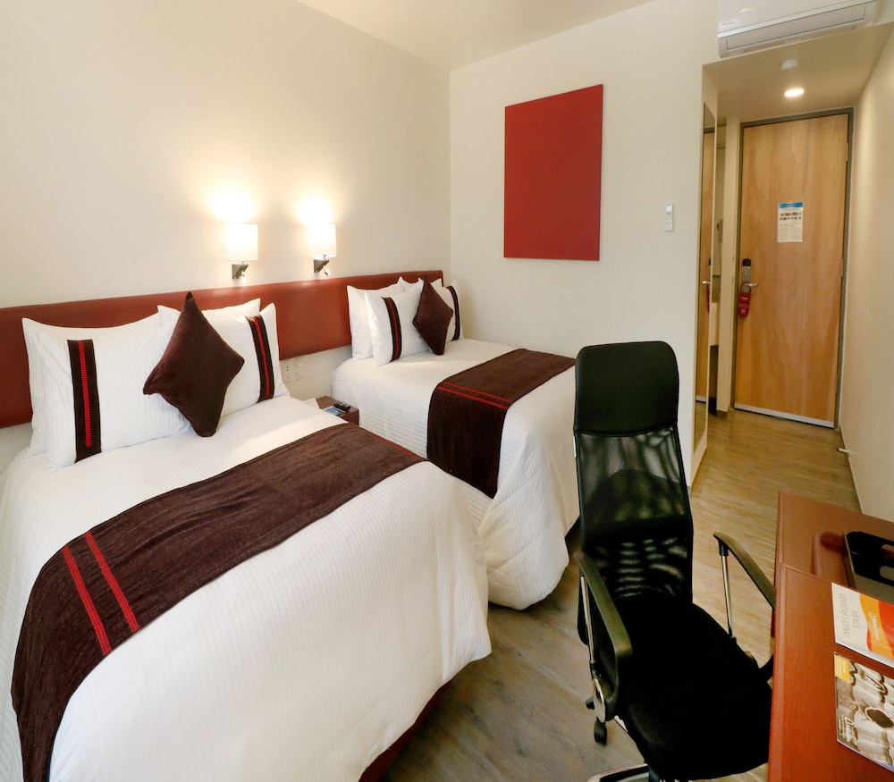 Standard Room, 2 Double Beds photo 1