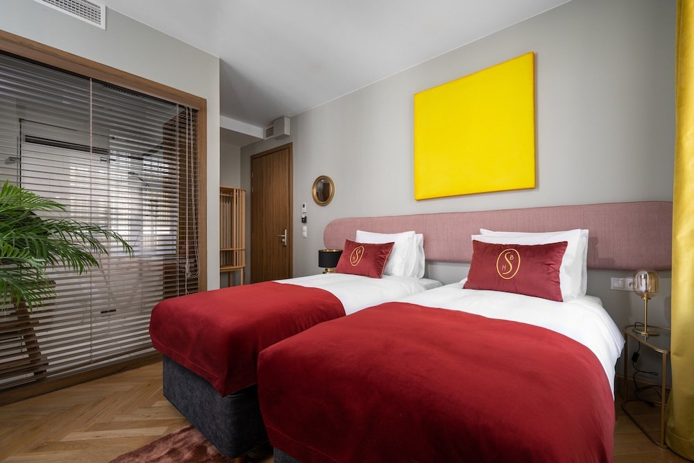 Classic Double Room (City View) - Photo 1
