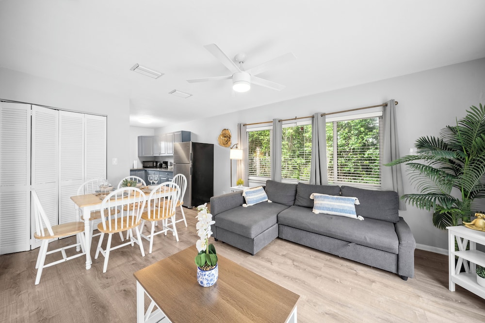 Premium 2-Bedroom Family Suite w/ Kitchen & Sofa Bed photo 1