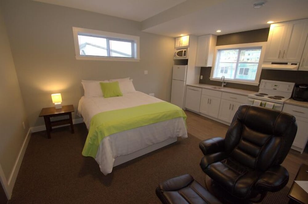 Studio Suite (with Full Kitchen) photo 1
