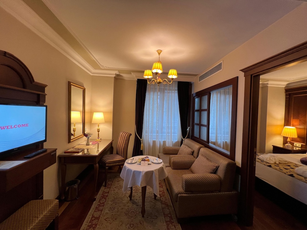 Deluxe Double or Twin Room photo 1
