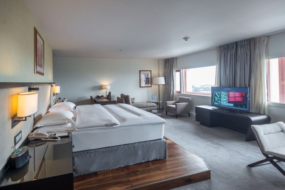 Executive Suite, 1 King Bed (Royal) - Photo 9