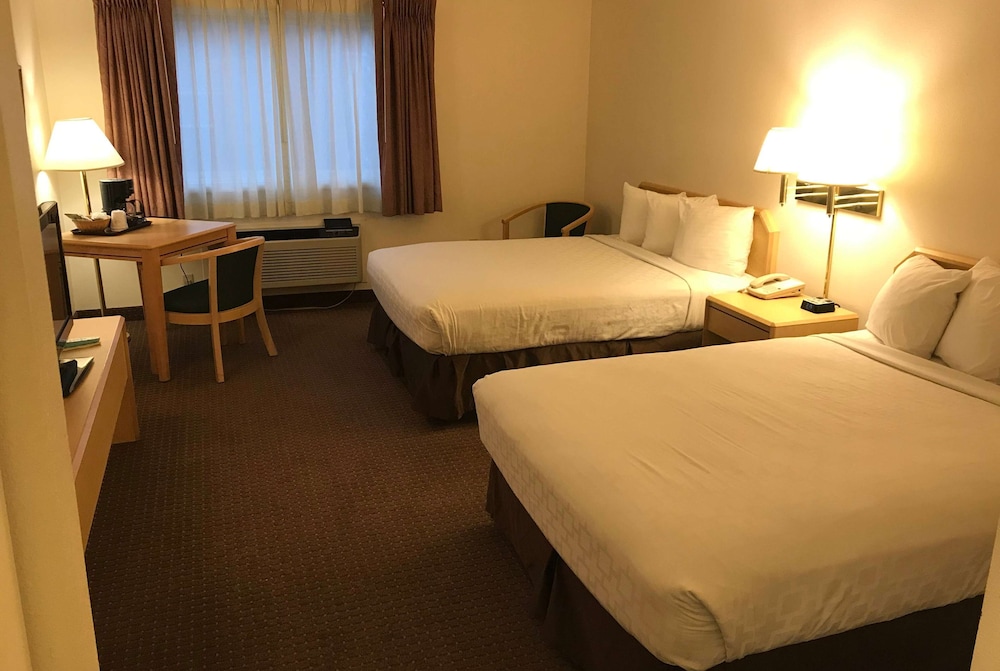 Room, 2 Double Beds, Accessible, Non Smoking (Mobility) photo 1