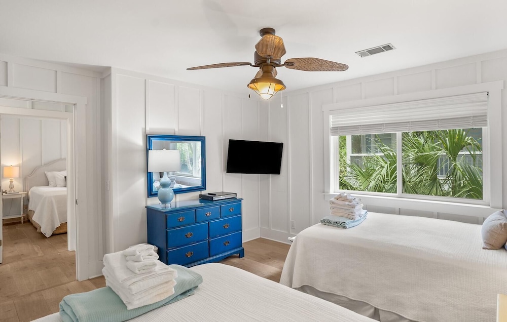 House, Multiple Beds, Kitchen, Partial Ocean View photo 1