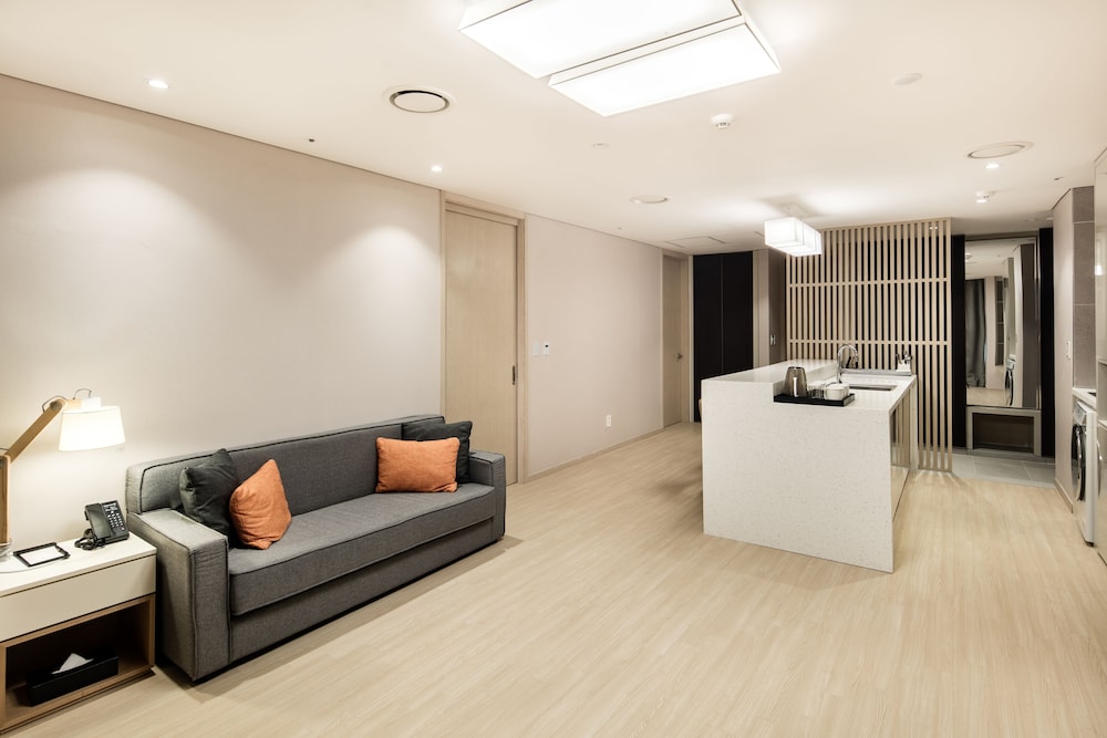 Residence Studio Corner Suite (+Massage Chair) photo 2